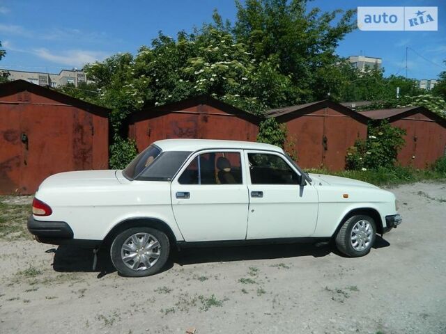 Белый ГАЗ 3110 Волга, объемом двигателя 2.5 л и пробегом 150 тыс. км за 1200 $, фото 1 на Automoto.ua