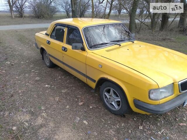 Желтый ГАЗ 3110 Волга, объемом двигателя 2.4 л и пробегом 130 тыс. км за 1000 $, фото 1 на Automoto.ua