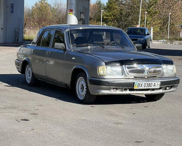 ГАЗ 3110 Волга 2003 у Летичеве на Automoto.ua Сірий ГАЗ 3110 Волга, об'ємом двигуна 2.4 л та пробігом 106 тис. км за 650 $, фото 1 на Automoto.ua