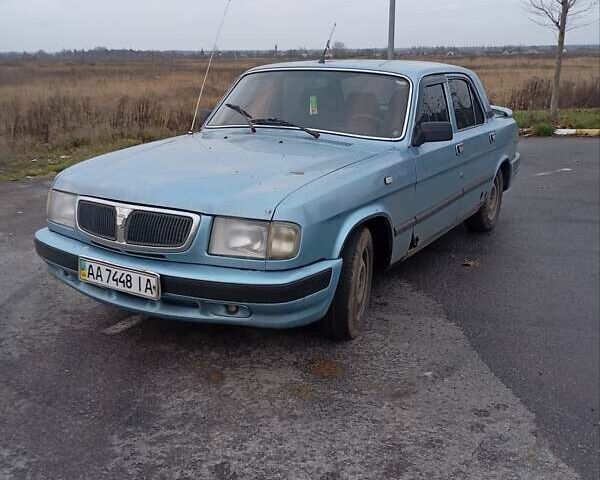 Синий ГАЗ 3110 Волга, объемом двигателя 2.45 л и пробегом 250 тыс. км за 811 $, фото 1 на Automoto.ua