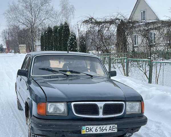 Зеленый ГАЗ 3110 Волга, объемом двигателя 2.45 л и пробегом 350 тыс. км за 1200 $, фото 1 на Automoto.ua