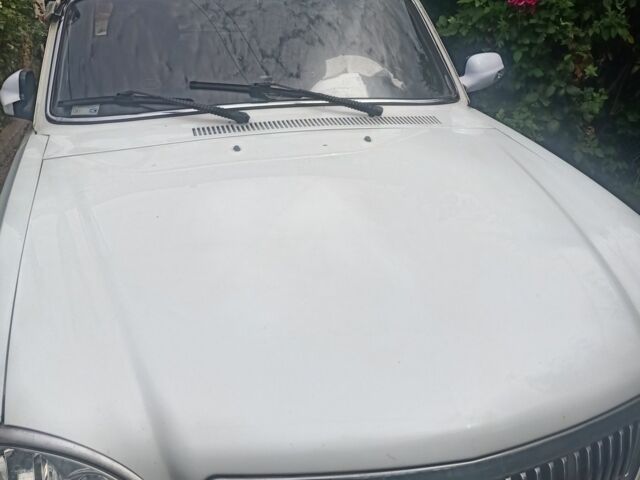 Белый ГАЗ 31105 Волга, объемом двигателя 2.3 л и пробегом 76 тыс. км за 2000 $, фото 1 на Automoto.ua