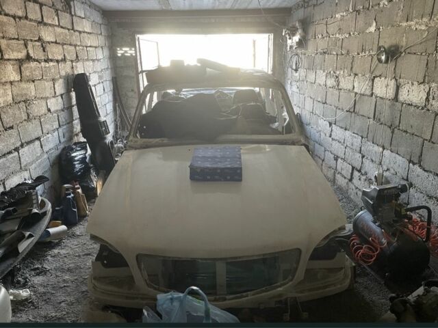 Белый ГАЗ 31105 Волга, объемом двигателя 2.4 л и пробегом 100 тыс. км за 150 $, фото 1 на Automoto.ua