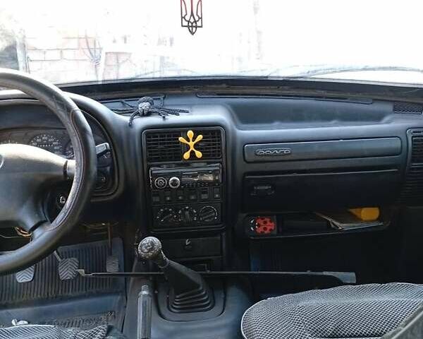 Серый ГАЗ 31105 Волга, объемом двигателя 2.3 л и пробегом 180 тыс. км за 799 $, фото 1 на Automoto.ua