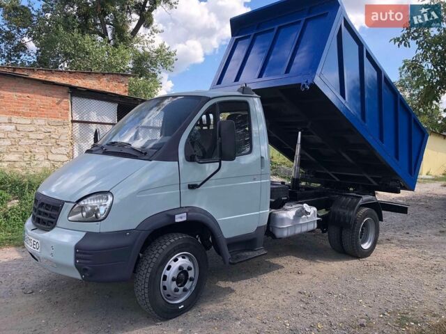 Серый ГАЗ 33104, объемом двигателя 4.7 л и пробегом 100 тыс. км за 10400 $, фото 1 на Automoto.ua