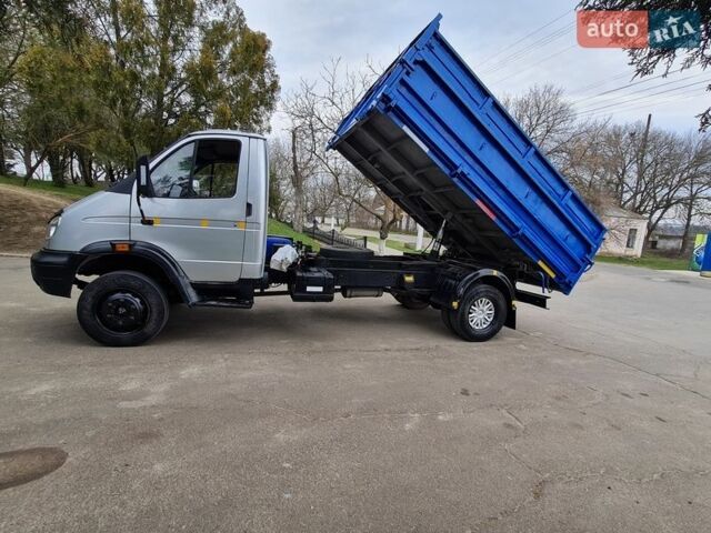 Серый ГАЗ 33104, объемом двигателя 3.97 л и пробегом 330 тыс. км за 9500 $, фото 1 на Automoto.ua