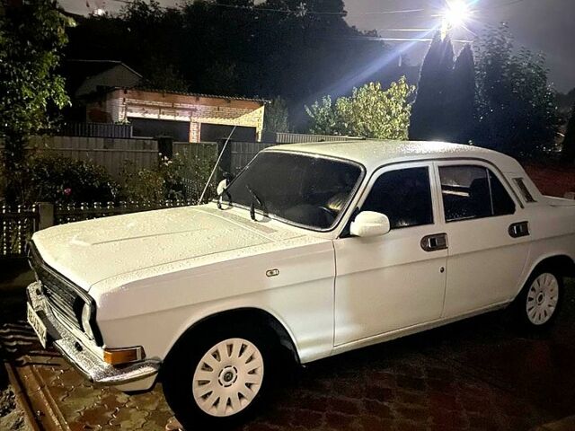 Белый ГАЗ Волга, объемом двигателя 2.4 л и пробегом 155 тыс. км за 1000 $, фото 1 на Automoto.ua