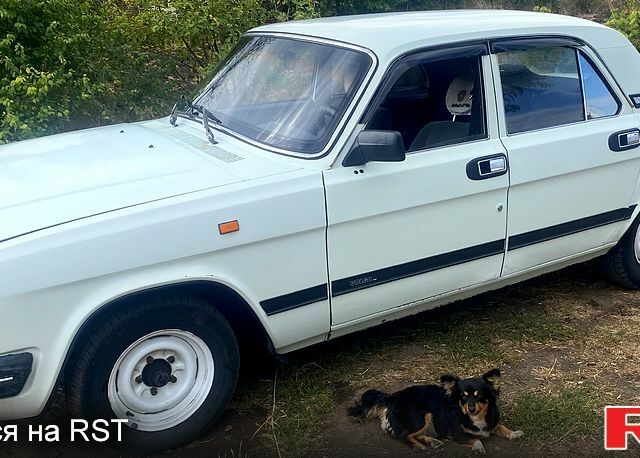 Белый ГАЗ Волга, объемом двигателя 2.4 л и пробегом 42 тыс. км за 1100 $, фото 1 на Automoto.ua