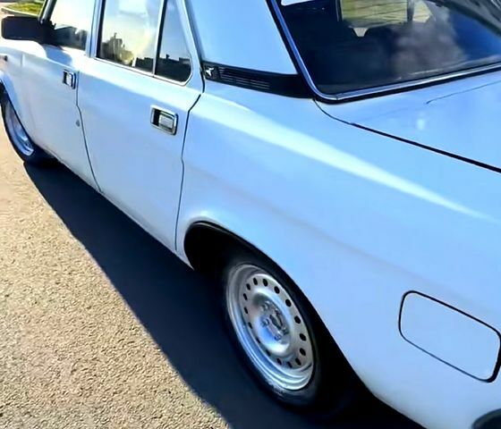 Белый ГАЗ Волга, объемом двигателя 2.4 л и пробегом 200 тыс. км за 1000 $, фото 1 на Automoto.ua