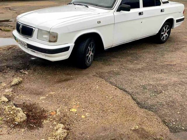 Белый ГАЗ Волга, объемом двигателя 2.5 л и пробегом 190 тыс. км за 2000 $, фото 1 на Automoto.ua