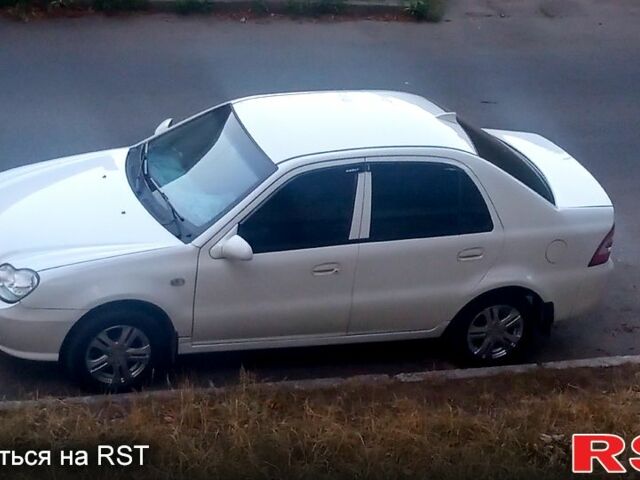 Белый Джили ЦК, объемом двигателя 1.5 л и пробегом 125 тыс. км за 3100 $, фото 1 на Automoto.ua