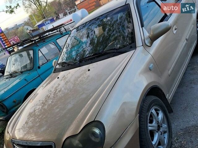 Желтый Джили ЦК, объемом двигателя 1.5 л и пробегом 300 тыс. км за 1800 $, фото 1 на Automoto.ua