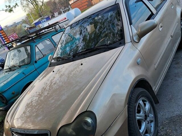 Желтый Джили ЦК, объемом двигателя 1.5 л и пробегом 300 тыс. км за 1700 $, фото 1 на Automoto.ua