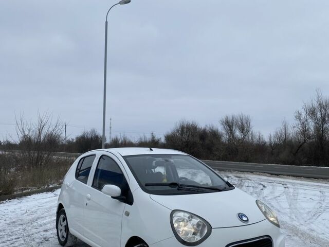 Белый Джили Другая, объемом двигателя 1.3 л и пробегом 85 тыс. км за 2800 $, фото 1 на Automoto.ua