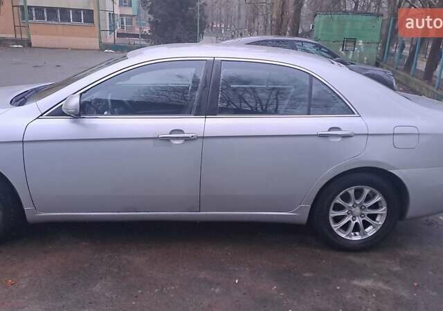 Серый Джили Emgrand 8 (EC8), объемом двигателя 2.38 л и пробегом 184 тыс. км за 4500 $, фото 1 на Automoto.ua