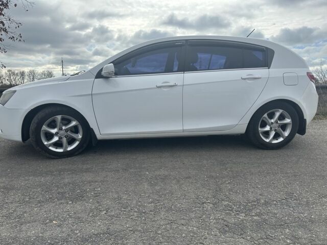 Белый Джили Эмгранд, объемом двигателя 1.8 л и пробегом 107 тыс. км за 4999 $, фото 1 на Automoto.ua