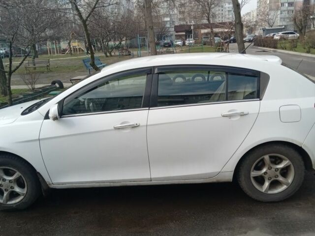 Белый Джили Эмгранд, объемом двигателя 1.8 л и пробегом 100 тыс. км за 4000 $, фото 1 на Automoto.ua