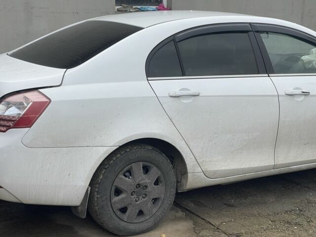 Белый Джили Эмгранд, объемом двигателя 1.8 л и пробегом 120 тыс. км за 237 $, фото 1 на Automoto.ua