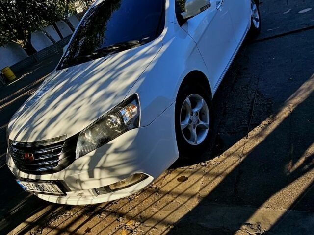 Білий Джилі Емгранд, об'ємом двигуна 1 л та пробігом 159 тис. км за 5800 $, фото 1 на Automoto.ua