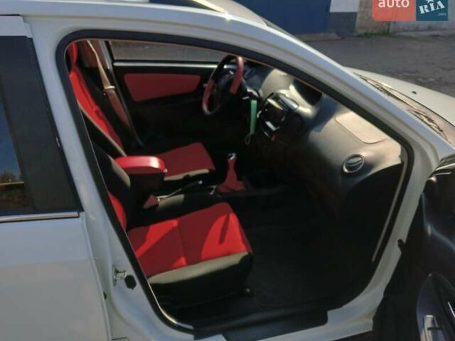 Білий Джилі МК Крос, об'ємом двигуна 1.5 л та пробігом 66 тис. км за 3800 $, фото 1 на Automoto.ua