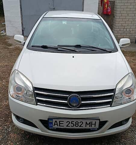 Білий Джилі МК, об'ємом двигуна 1.5 л та пробігом 98 тис. км за 3700 $, фото 1 на Automoto.ua