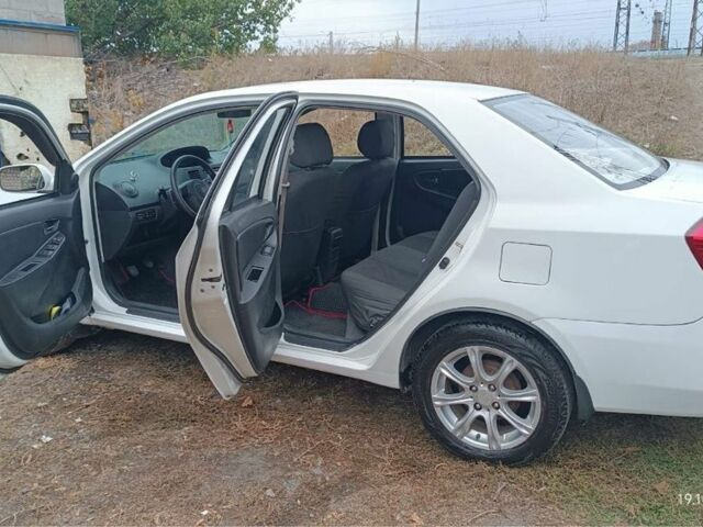 Білий Джилі МК, об'ємом двигуна 1.5 л та пробігом 3 тис. км за 3500 $, фото 1 на Automoto.ua