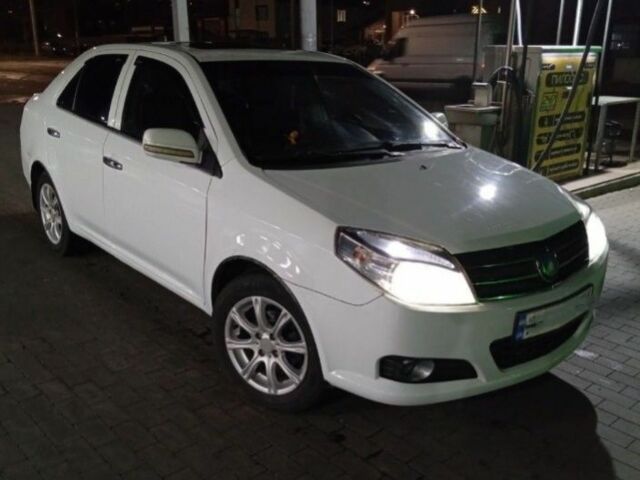 Білий Джилі МК, об'ємом двигуна 2 л та пробігом 144 тис. км за 2350 $, фото 1 на Automoto.ua