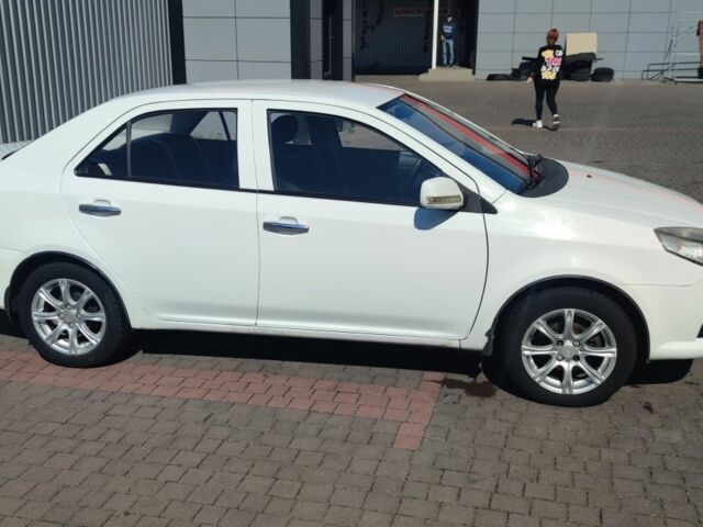 Белый Джили МК, объемом двигателя 1.5 л и пробегом 170 тыс. км за 2700 $, фото 1 на Automoto.ua