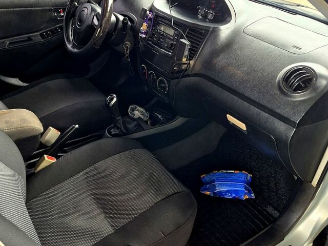 Серый Джили МК, объемом двигателя 1.5 л и пробегом 160 тыс. км за 2000 $, фото 1 на Automoto.ua