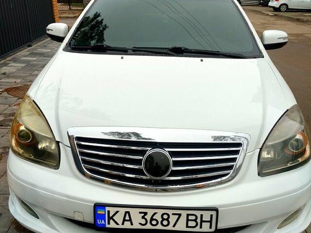 Белый Джили Мапл, объемом двигателя 1.8 л и пробегом 26700 тыс. км за 2000 $, фото 1 на Automoto.ua