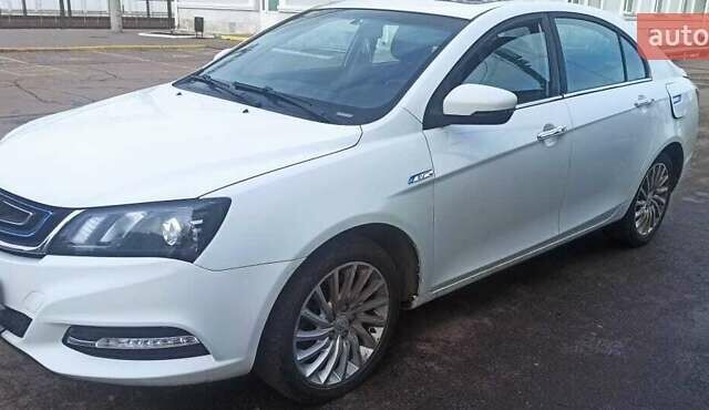 Білий Джилі Emgrand EV300, об'ємом двигуна 0 л та пробігом 150 тис. км за 9500 $, фото 1 на Automoto.ua