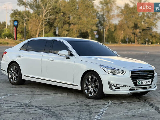 Белый Генезис G90, объемом двигателя 5.04 л и пробегом 177 тыс. км за 34900 $, фото 1 на Automoto.ua