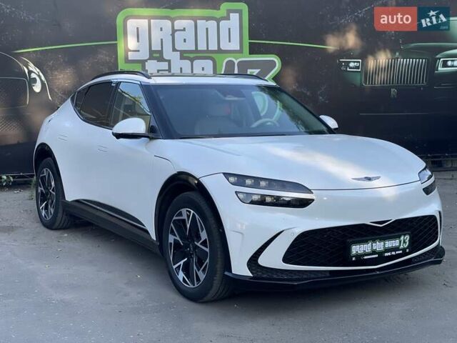 Белый Генезис GV60, объемом двигателя 0 л и пробегом 5 тыс. км за 30000 $, фото 1 на Automoto.ua