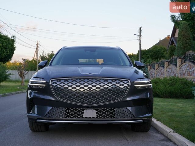 Серый Генезис GV70 EV, объемом двигателя 0 л и пробегом 16 тыс. км за 37700 $, фото 1 на Automoto.ua