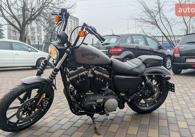 Черный Харлей-Дэвидсон 883 Iron, объемом двигателя 0.88 л и пробегом 7 тыс. км за 8499 $, фото 1 на Automoto.ua