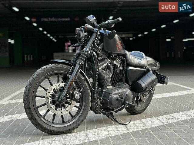 Чорний Харлей-Девідсон 883 Iron, об'ємом двигуна 0.9 л та пробігом 14 тис. км за 10000 $, фото 1 на Automoto.ua