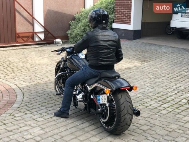Черный Харлей-Дэвидсон Breakout, объемом двигателя 1.69 л и пробегом 2 тыс. км за 18000 $, фото 1 на Automoto.ua
