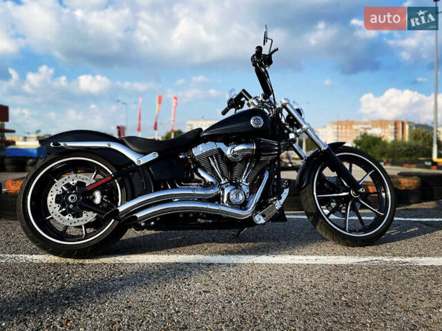Чорний Харлей-Девідсон Breakout, об'ємом двигуна 1.7 л та пробігом 12 тис. км за 17700 $, фото 1 на Automoto.ua
