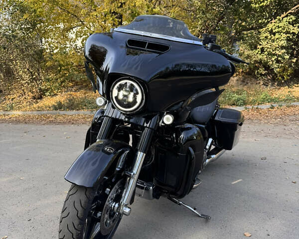 Харлей-Дэвидсон CVO Street Glide 2016 в Ровно на Automoto.ua Черный Харлей-Дэвидсон CVO Street Glide, объемом двигателя 1.85 л и пробегом 25 тыс. км за 19900 $, фото 1 на Automoto.ua