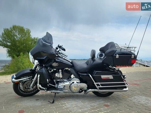 Черный Харлей-Дэвидсон FLHTCU Ultra Classic Electra Glide, объемом двигателя 0 л и пробегом 27 тыс. км за 14700 $, фото 1 на Automoto.ua