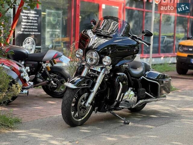 Черный Харлей-Дэвидсон FLHTCU Ultra Classic Electra Glide, объемом двигателя 0 л и пробегом 56 тыс. км за 18500 $, фото 1 на Automoto.ua