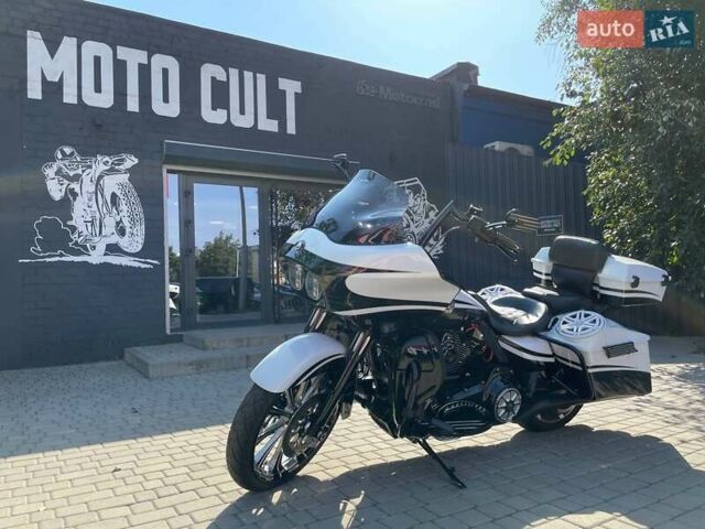 Белый Харлей-Дэвидсон FLTRXS, объемом двигателя 1.8 л и пробегом 16 тыс. км за 35000 $, фото 1 на Automoto.ua