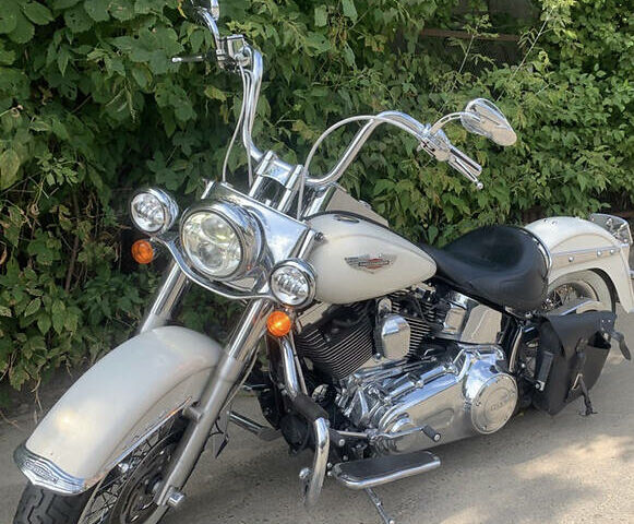 Білий Харлей-Девідсон Softail Deluxe, об'ємом двигуна 1.7 л та пробігом 1 тис. км за 20000 $, фото 1 на Automoto.ua