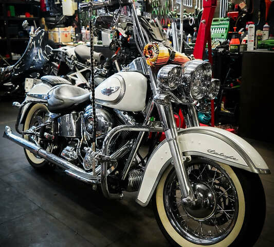 Білий Харлей-Девідсон Softail Deluxe, об'ємом двигуна 1.7 л та пробігом 23 тис. км за 14250 $, фото 1 на Automoto.ua