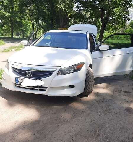 Білий Хонда Аккорд, об'ємом двигуна 2.4 л та пробігом 265 тис. км за 12000 $, фото 1 на Automoto.ua
