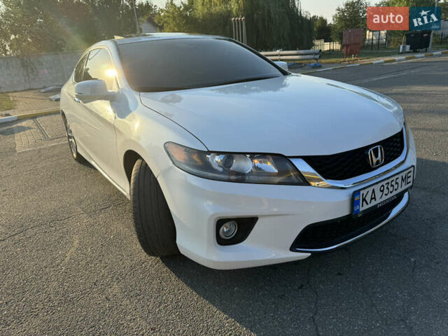 Белый Хонда Аккорд, объемом двигателя 2.35 л и пробегом 208 тыс. км за 9800 $, фото 1 на Automoto.ua