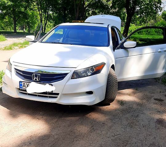 Білий Хонда Аккорд, об'ємом двигуна 2.4 л та пробігом 190 тис. км за 12000 $, фото 1 на Automoto.ua