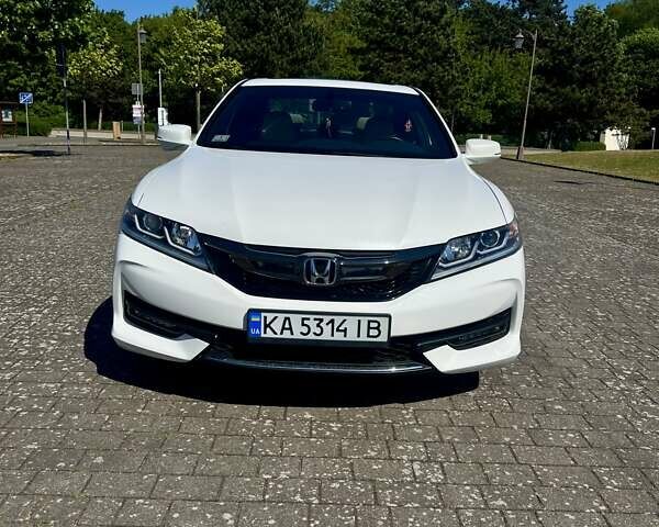 Белый Хонда Аккорд, объемом двигателя 1.9 л и пробегом 105 тыс. км за 14500 $, фото 1 на Automoto.ua