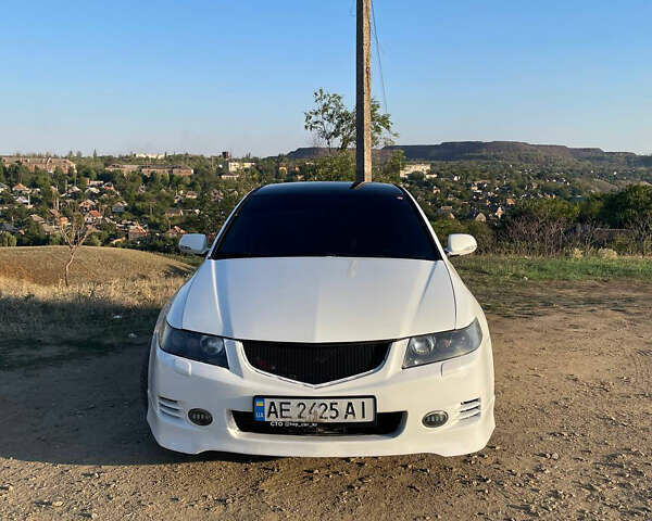 Белый Хонда Аккорд, объемом двигателя 2 л и пробегом 300 тыс. км за 6000 $, фото 1 на Automoto.ua