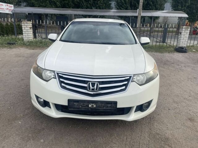Белый Хонда Аккорд, объемом двигателя 2.4 л и пробегом 204 тыс. км за 4650 $, фото 1 на Automoto.ua